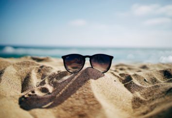 sand beach sunglasses, Teambuilding in Summer